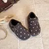 Zapatos Birkenstock para Niñas 2026 Otoño Nuevo Estilo Forrados de Borrego Zapatos Casuales de Lunares para Niños Zapatos Bajos Retro de Cuero Pequeños para Niñas Pequeñas