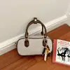 Otoño 2026 Nuevo Bolso de Mano Retro Marrón para Mujer Bolso de Hombro de Cuero para Mujer Bolso Cruzado Versátil de Moda Bolso de Mujer al por Mayor