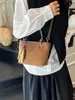 Bolsa Suede Retrô Outono Inverno 2025 Nova Moda Simples Versátil Bolsa Transversal Super Popular Bolsa Carteiro Bolsa Saco
