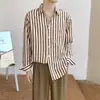 Camisa de manga larga a rayas para primavera y otoño, moderna y elegante para hombre, con un ambiente fresco y artístico, casual y cómoda, estilo japonés, y que irradia un aura relajada y elegante.