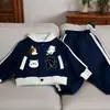 Traje para Meninos Primavera e Outono 2026 Novo Jaqueta Estilosa e Fashion para Meninos Conjunto Casual Esportivo Infantil Tendência
