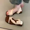 Sandalias de diseño retro francés de doble uso, sencillas, con punta abierta, para mujer, de suela gruesa, elegantes y versátiles para uso en exteriores.