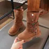 Botas antiderrapantes de cano médio com sola macia, projetadas para meninas, com forro de fleece, em estilo britânico, adequadas para outono e inverno, proporcionando calor e conforto. Estas são botas curtas infantis ou botas de couro