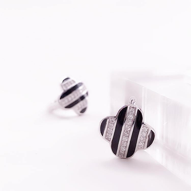 EH802609四叶草耳扣