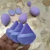 Juego de 12 piezas de gotas de cojín de aire triangulares moradas huevo de belleza para maquillaje borla para polvo de maquillaje mojar en agua para volverse húmedo y seco doble propósito dedos