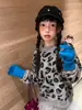 Suéter de Moletom Hua Yu Xun para Meninas Estilo Outono 2026 Versão Coreana Estampa de Leopardo Blusa de Tricô Redonda Solta Retrô Infantil Tendência