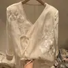 Nueva Camisa de Estilo Chino de Alta Gama Estilo Europeo para Mujer Otoño Nuevo Cuello en V Bordado de Industria Pesada Botón de Perla Top Delgado