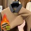 Suéter de Mezcla de Lana para Hombre con Forro de Felpa y Engrosamiento Nuevo Llegado Invierno 2026 Cuello Solapa Falso Dos Piezas Suéter Cálido de Manga Larga para Hombre