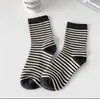 Calcetines japoneses para niños estilo académico simple retro ins moda calcetines a rayas Joker algodón calcetines Zhuji al por mayor