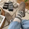 Nuevos Calcetines de Algodón Rayados Cálidos para Otoño e Invierno Calcetines Casuales para Casa de Media Pantorrilla Estilo Coreano Moda Retro Duraderos Calcetines Apilables
