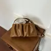 Bolsa de Axila Design de Nicho Feminina 2026 Nova Moda de Verão Bolsa de Ombro Único Nicho Super Popular Bolsa Transversal Nuvem