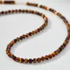 Versátil collar de cuentas de piedra natural ojo de tigre, un accesorio para mujer para suéteres de otoño e invierno, una pieza de joyería larga, ligera y lujosa