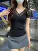 Camiseta de Renda com Decote V e Patchwork de Renda de Manga Curta para Mulheres Início da Primavera 2026 Nova Slim Fit Simples Tendência Versátil Top