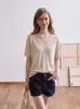 Camiseta de punto de manga corta suelta con dobladillo enrollado y cuello en V, estilo "old money" francés para mujer, top ligero casual y relajado de verano con hombros normales
