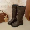 Botas Femininas Outono 2026 Novo Estilo Pretas Retrô Acima do Joelho Salto Grosso Par que Aumenta a Altura com Saias Botas Longas de Cavaleiro