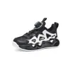 Sapatos de Menino Verão 2026 Novo Estilo Malha Única Vazado Respirável Sapatos Esportivos Infantis para Crianças Maiores Antiodor Tênis de Corrida Modernos