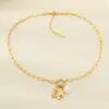 Cadena de clips de papel creativa personalizada multiestilo corazón hueco incrustado de diamantes collar de acero de titanio madre levantando alto día de la madre