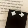 Pendientes de Moda de Lujo Ligero Transfronterizos Elegantes de Circonita Flor de Cuatro Hojas Simples Versátiles Nicho de Gama Alta Personalizados para Mujeres