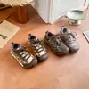 Zapatos para Niños Niños Zapatos de Algodón 2026 Otoño Invierno Nuevo Estilo Niños Superficie de Cuero Cálidos Zapatos Deportivos Niños Más Terciopelo Antideslizantes Zapatos de Papá