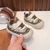 Zapatos Casuales para Niños 2026 Otoño Nuevo Estilo Versátiles Zapatos Deportivos Casuales para Niñas Ligeros Antipatadas Zapatos para Niños Pequeños