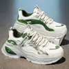 Nuevas zapatillas de malla transpirables de verano para hombre, zapatillas de papá de suela gruesa para hombre, zapatillas de correr populares de moda con suela blanda