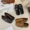 Mocasines retro de piel genuina con hebillas metálicas, nueva colección otoño 2026 para mujer, zapatos planos versátiles de punta cuadrada, adecuados para ir al trabajo, zapatos pequeños de piel