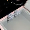Pendientes de Flor Corazón de Zirconia Plata Aguja Frescos y Delicados de Verano, Pendientes de Nicho Exquisitos y Dulces con un Toque de Lujo Ligero y Alta Gama