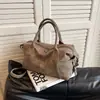 Bolso de mano retro de gran capacidad de comercio exterior europeo y americano para mujer, bolso cruzado de hombro esmerilado de alta gama para principios de otoño de 2024
