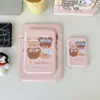 Espejo Plegable Original de los Cuatro Ositos Dibujo Animado Lindo Alta Apariencia Rosa Piel PU Dormitorio Estudiantil Portátil Mini Espejo de Maquillaje