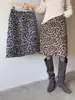 [Era Moderna] Minissaia Lã Goming Estampa Leopardo Retro Justa ao Corpo para Mulheres Roupa de Trabalho de Inverno Saia de Cintura Alta N0023D