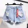 AliExpress Novos Shorts Jeans Femininos Europeus e Americanos Soltos de Perna Larga Hot Pants Cor Clara Finos Shorts para Meninas Atacado