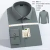 Camisa Social Masculina Formal de Manga Longa Feita de Seda de Amora e Fibra de Bambu, Elástica, com Gola Mandarim, Corte Slim, Versátil