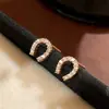 Brincos de Ferradura Brilhantes da Sorte com Diamantes Completos em Prata de Lei S925 sob a Árvore Banyan para Mulheres, Banhado a Ouro K, Brincos Simples e Elegantes em Formato U