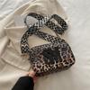 Bolso cuadrado pequeño simple para mujer de otoño 2024 nuevo bolso de cámara para mujer bandolera ins popular transfronterizo bolso de un solo hombro para mujer