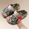 Zapatillas de verano para niños, sandalias al por mayor, zapatos de baño antideslizantes para niños y niñas con agujeros para bebés, bonitos dibujos animados para niños