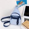 Bolso de Pecho Infantil Sencillo y Elegante con Estampado de Letras 2026 Nuevo de Moda Ligero para Snacks para Uso al Aire Libre con Bolsa de Pecho