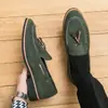 Zapatos Casuales de Cuero Gamuzado para Hombre de Primavera y Otoño, Zapatos de Moda Slip-On Estilo Británico, Versión Coreana para Jóvenes Estilistas