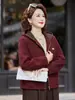 Elegante abrigo de otoño para mamás, con diseño de capucha, hecho de lana, perfecto para mujeres de mediana edad y mayores, ofreciendo un look casual pero elegante y sofisticado para otoño e invierno