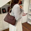 Bolso Popular Transfronterizo para Mujer Debajo del Brazo 2026 Nueva Moda Lujo Ligero Bolso Cuadrado Pequeño con un Toque de Alta Gama, Bolso de Hombro Elegante y Versátil