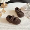 Sapatos de Pelúcia para Meninas Outono e Inverno com Lã Adicionada para Aquecimento, Botas Curtas Infantis, Sapatos de Princesa para Bebê Menina Estilo Coreano, Mocassins com Laço