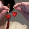 Pendientes de plata de ley 925 con forma de corazón, diseño elegante y ligero, con un toque de caramelo rojo y amor, para Año Nuevo.