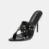 Sandalias de tacón de aguja estilo europeo y americano, de punta abierta y punta fina, de venta transfronteriza, nueva colección de verano, sandalias de tacón alto con tachuelas para mujer, elegantes y versátiles