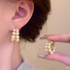 Pendientes de Perlas de Doble Fila Luz de Anillo Lujo Nicho Único Diseño Avanzado Broche de Oreja 2024 Nuevos Pendientes Retro Únicos para Mujer