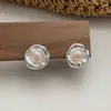 Pendientes Minimalistas de Metal Incrustado con Perla Natural y Agujas de Plata S925, Estilo Minimalista, Diseño de Nicho, Sensación de Alta Gama