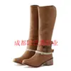 Botas Femininas Novas de Inverno 2026 Tamanhos Grandes 40-43 Modelo de Exportação Botas Longas Salto Bloco Sapatos Femininos Retrô Botas com Fivela