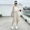 Calça pantalona afunilada em formato de pera, cintura alta, com caimento solto, casual e fashion, fácil de combinar, cor damasco, valoriza a altura, adequada para usar com blusas curtas, jeans cropped