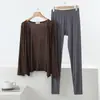 Conjunto de Duas Peças de Moda Casa Nova Primavera e Verão para Mulheres, Conjunto Casual de Camisa com Proteção Solar Solta Fina e Leggings