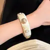 Pulseira de Pérolas com Concha de Resina Europeia e Americana para Mulheres, Estilo Boêmio Vintage para Férias na Praia, Joia Única e Exagerada
