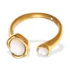 Anel Cruzado Europeu e Americano com Pedras de Diamante e Pérolas de Água Doce, Banhado a Ouro 18K, Anel Geométrico Aberto de Concha Branca para Joias Femininas