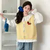 Conjunto de Chaleco y Camisa Súper Elegante Estilo Coreano para Niñas, Atuendo de Primavera 2026 Modelo Nuevo, Conjunto de Tres Piezas de Pantalones Vaqueros de Primavera y Otoño para Niños